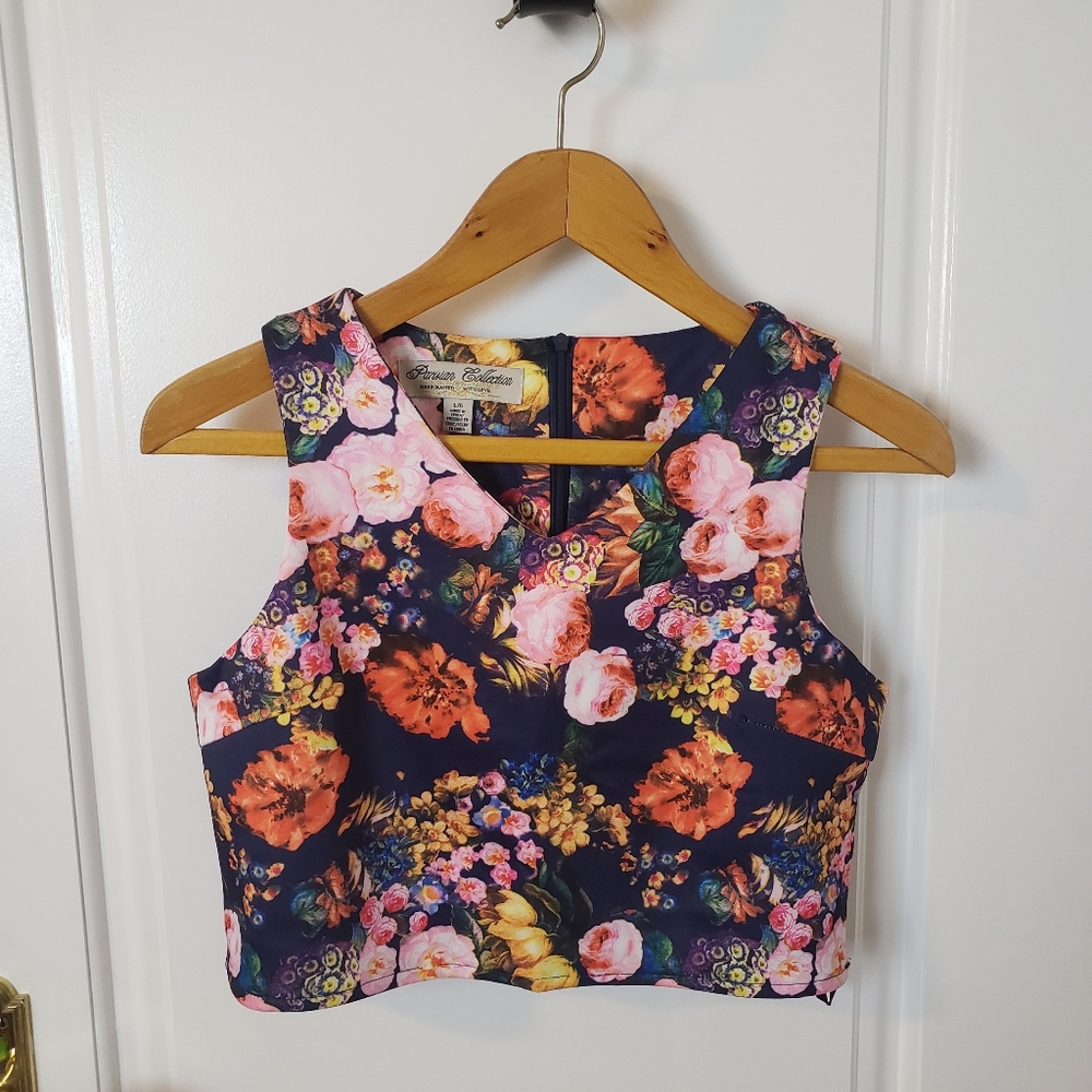 Parisian Collection Cute Floral Crop Top w V-Neck